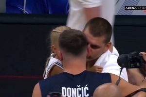 惺惺相惜！东契奇与约基奇赛后互动 后者亲吻了卢卡的脸颊