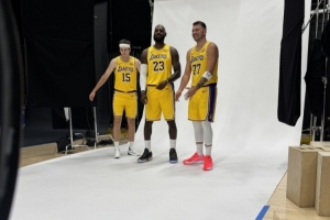 詹姆斯：我肯定会和里夫斯 雷迪克打高尔夫 是否发布出来待定