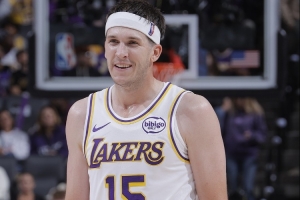 里夫斯：爱上篮球是因为哥哥 父母也都打过篮球 这就是命中注定