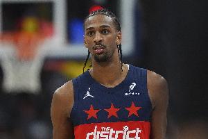 泯然众人？萨尔11中5&三分3中2拿到14分8板2助2帽 有4次失误