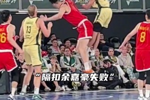 周琦巅峰时在澳洲大战过库克斯，数据还占上风，可惜今晚没在