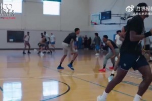 火箭小史密斯休赛期野球局，这肉眼可见的涨球了呀！